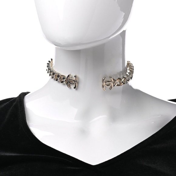 SOLD     Chanel 22C Gold CC Choker Necklace MEDIUM - Picture 3 of 11